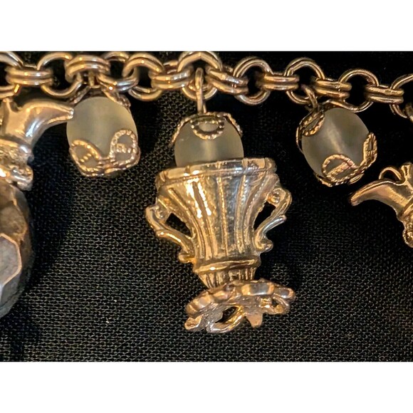 Vintage Charm Bracelet 5 Pitchers Ewers Vases Charms & 6 Frosted Beads - 7" Long - Picture 8 of 9